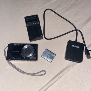 SONY CYBERSHOT DIGITAL CAMERA BLACK